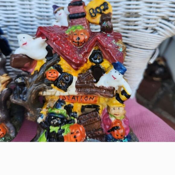 Halloween Houses 6 in tall - Picture 3 of 4